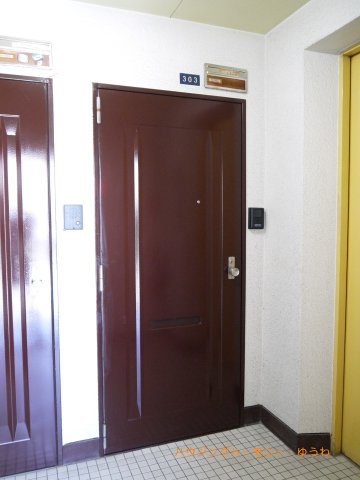 【リーフハイツ徳栄の玄関】