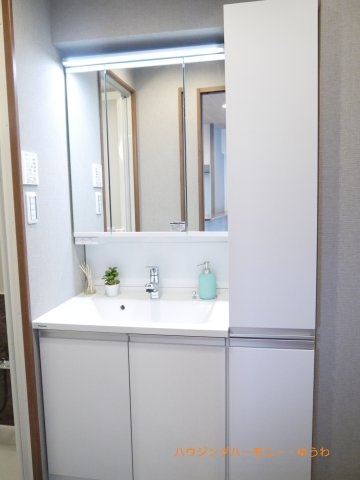 【リーフハイツ徳栄の独立洗面台】