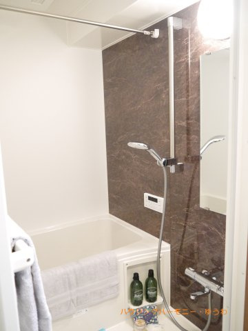 【リーフハイツ徳栄の浴室】