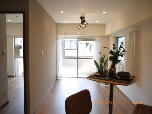 【リーフハイツ徳栄のリビングダイニング】