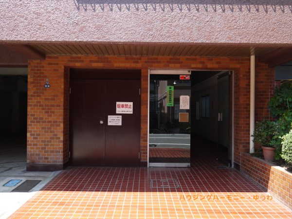 【リーフハイツ徳栄のエントランス】