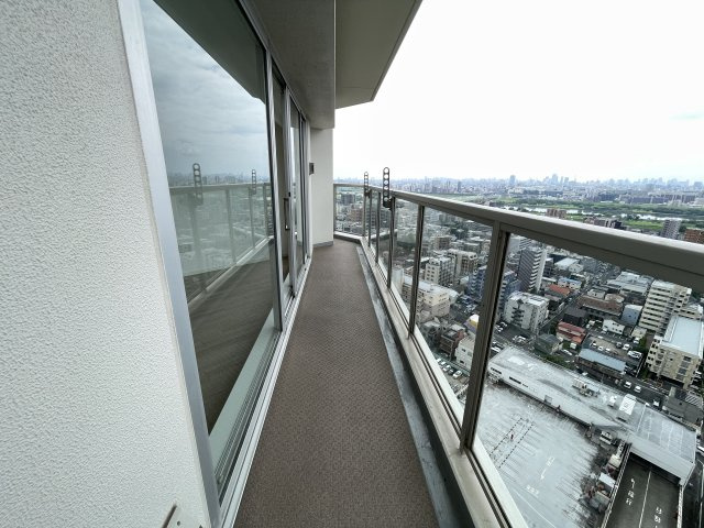 前面棟無しで南向きのバルコニーは、陽当たり・通風・眺望良好です。　