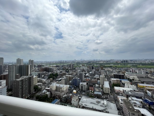 前面棟無しで南向きのバルコニーは、陽当たり・通風・眺望良好です。　