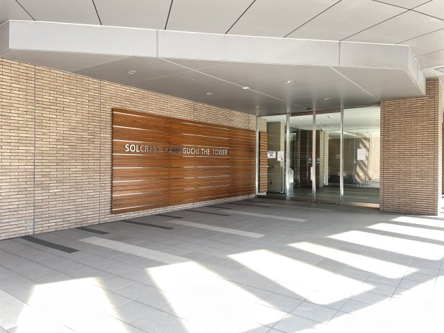 マンションの顔でもある、高級感漂うエントランス。　