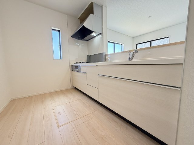 お子様の宿題を見守りながら、夕食の準備。家族の『今』を共有できる対面式キッチン