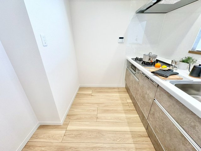 見た目もすっきり、作業もスムーズにこなせる空間です。