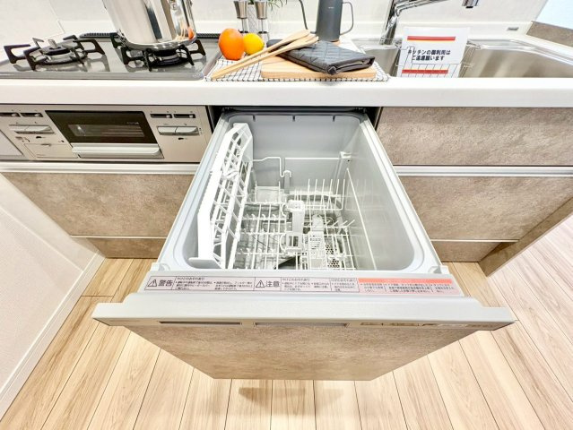 後片付けの時間をぐっと短縮できる食洗機つき。