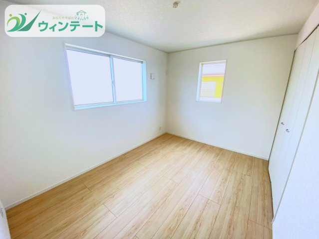 家具を配置してもゆとりのある洋室。お子さまの成長に合わせて使い方を変えられるフレキシブルな空間です。