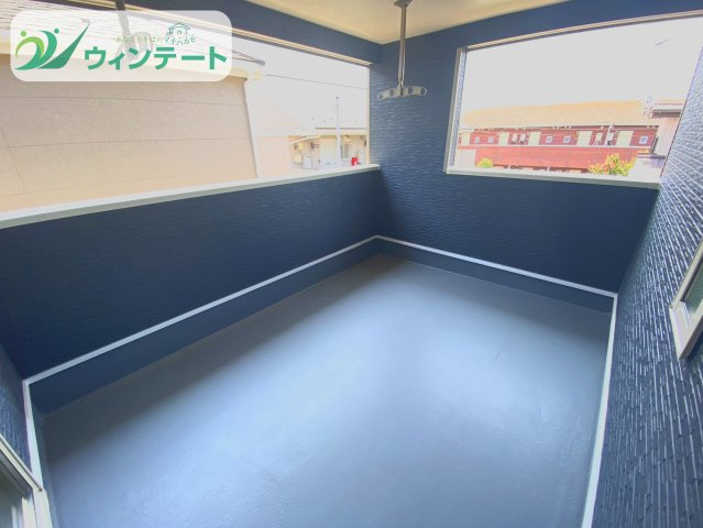 広々ルーフバルコニー付き。テーブルセットを置いて、カフェタイムや日光浴も楽しめます。