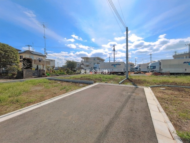 前面道路含む現地写真です