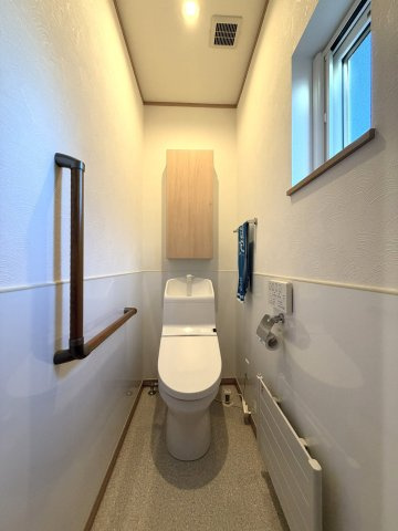 窓付のトイレです！