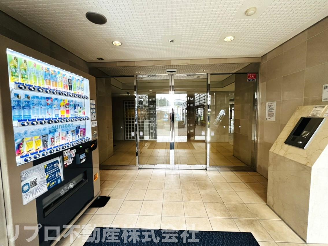 敷地内駐車場に出入りするエントランスです