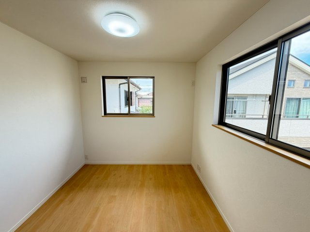 洋室5.2帖・収納付きで、お部屋がすっきり片付きます。