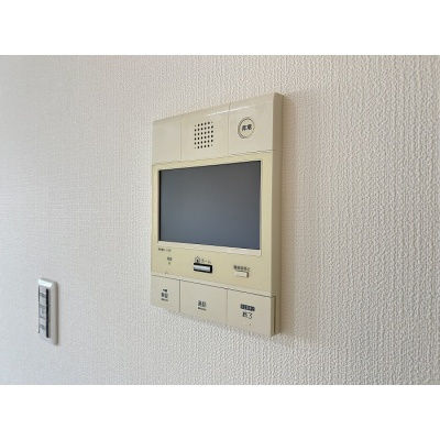 来訪者を映像で確認できるTVモニター付きインターホン！
