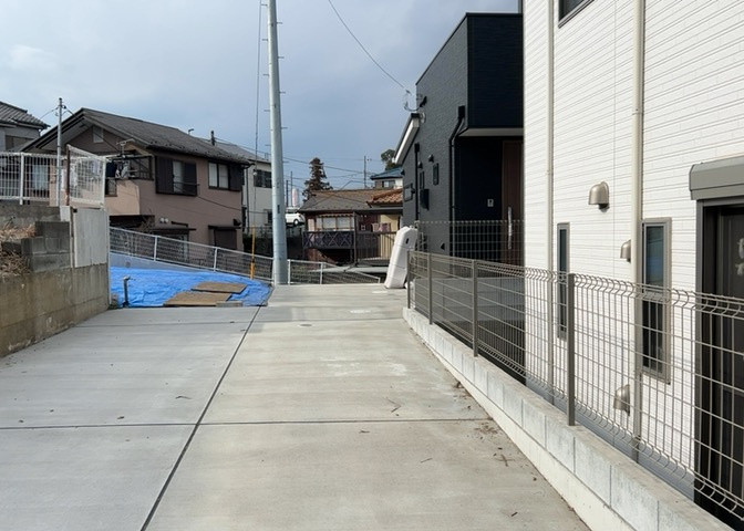 駐車場と明記されていても、最小スペースでつくられた駐車場だと大型車は駐車できなかったり、出入りしにくくなったりする可能性があります。お車のサイズと購入したい物件の駐車場のサイズを現地で確認しましょう。