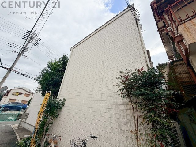 木造2階建ての4LDKとなっております。