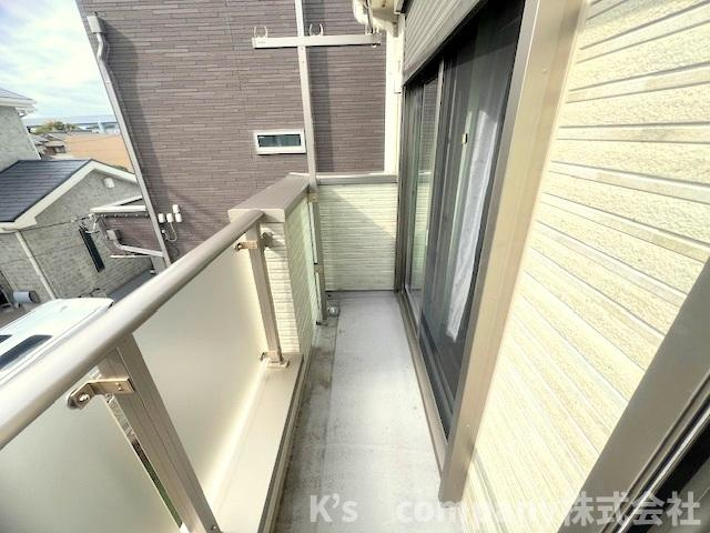 2部屋続きの幅の広いバルコニー◇たくさん洗濯物をほすことができます☆