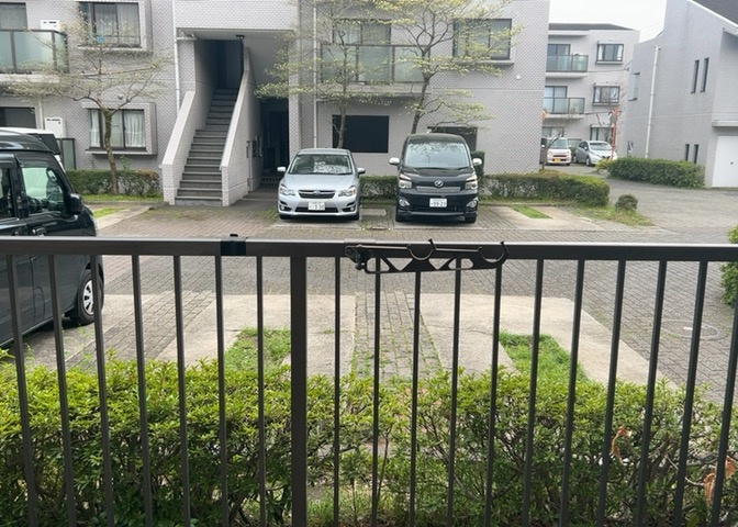 眺望の良さを楽しめるダイニングキッチンで家族団らんの時間を過ごしてはいかがでしょうか。バルコニーから見える景色を家族で眺める時間は、時間が経つのを忘れてしまいそうですね。是非、現地を見に行きましょう！