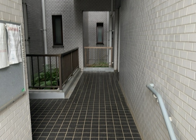 マンションのエントランスには、もともと風よけや防犯の役割がありますが、マンションによって宅配ボックスなどの設備が備わっている所もあります。日々の生活をイメージしながら生活しやすさをチェックしましょう。