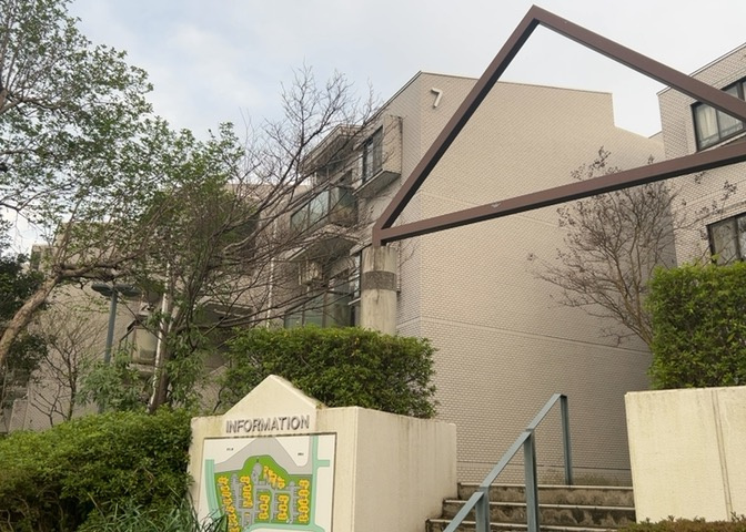 外観はマンション管理がされているかの目安になります。築年数が古いと、壁面は劣化してひび割れが生じることも！建物が古びていても細かいところが修繕されていると、きちんと管理されているなぁと感じるでしょう。