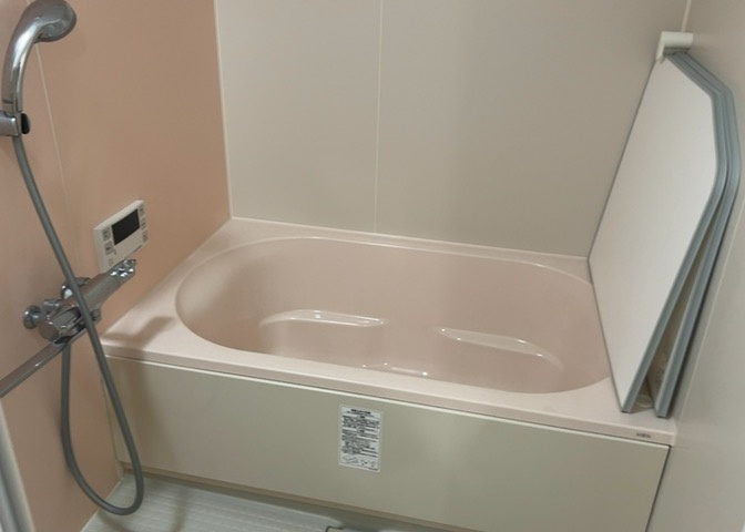 入浴時の快適さも大事なことですが、綺麗な状態を維持できなければ気持ちよく入浴できません。毎日の掃除が楽という点は大事なポイントになります！カビが生えにくく掃除がしやすい、壁や浴槽を選ぶといいでしょう。