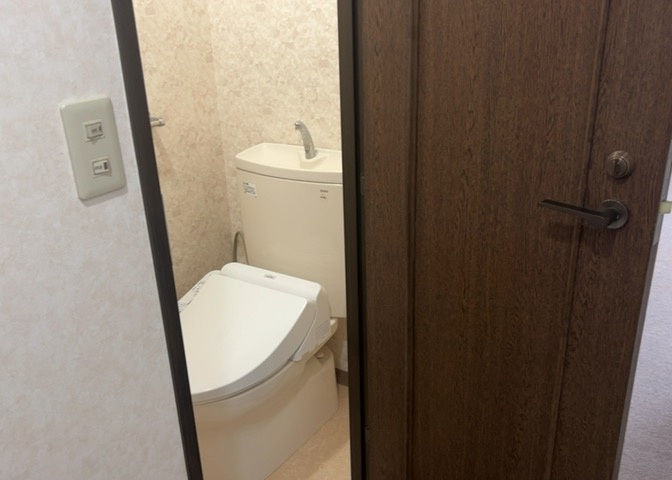 トイレは大きさや形、機能、抗菌性などが異なる多種多彩なタイプが各メーカーから出ています。それぞれに良さがあるため、事前にどういったタイプのトイレがいいのかをご家庭内で決めて、内見に行くといいでしょう。