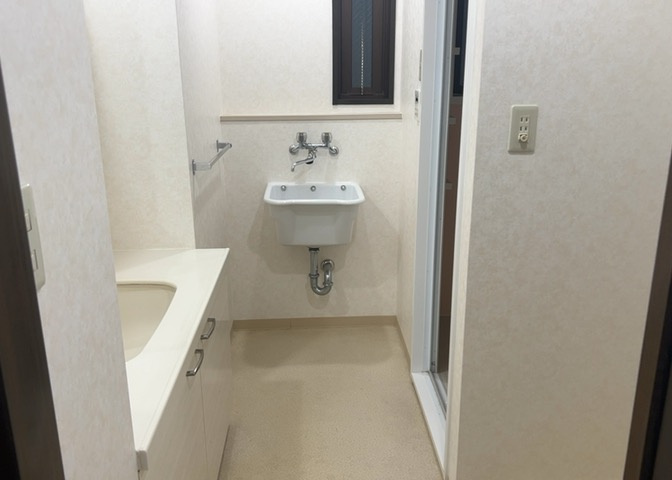 洗面脱衣所は「体を綺麗に整える場所」という目的と役割を持っています。そして便利で使い勝手のいい「体を綺麗に整える場所」にするためには、配置や動線、照明や収納計画をしっかりと検討しておく必要があります。