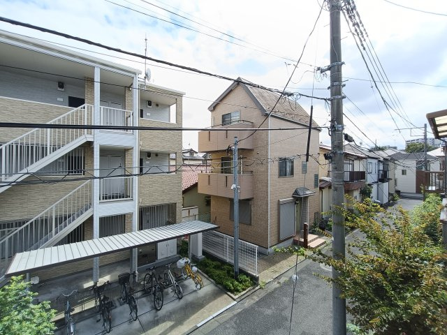 【眺望】　周辺の街並みを望める眺め。陽当たり良好な住宅エリアです。