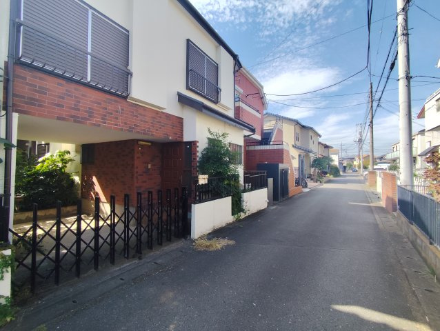 近隣は住宅街なので落ち着いた暮らしが好きな人にピッタリ