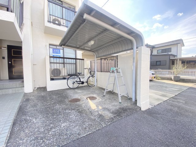 屋根付き駐輪場につき、雨からも自転車を守ることができます♪