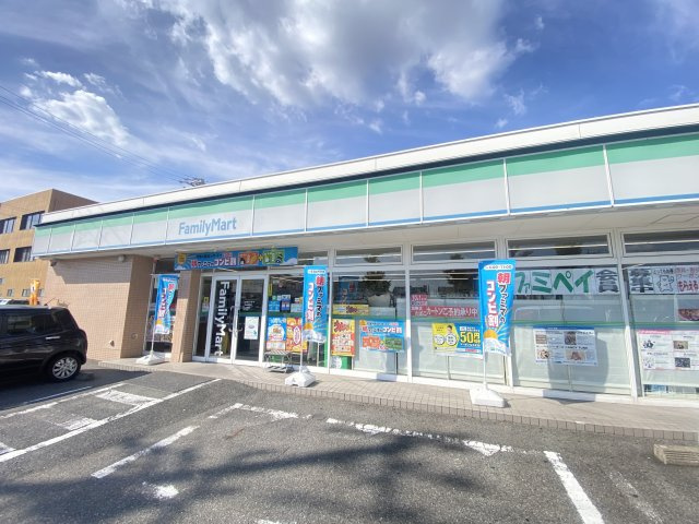 徒歩圏内にスーパーやコンビニがあり便利な立地です♪