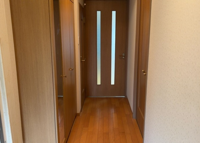 内装はとにかくおしゃれなものがいい！と選ぶ前に、まず住んだ後のことを想像してみましょう。住んでみたらコンセントの位置が悪くて使いにくいなど出てきます。事前にどの家電をどこに置くか想定しておきましょう。