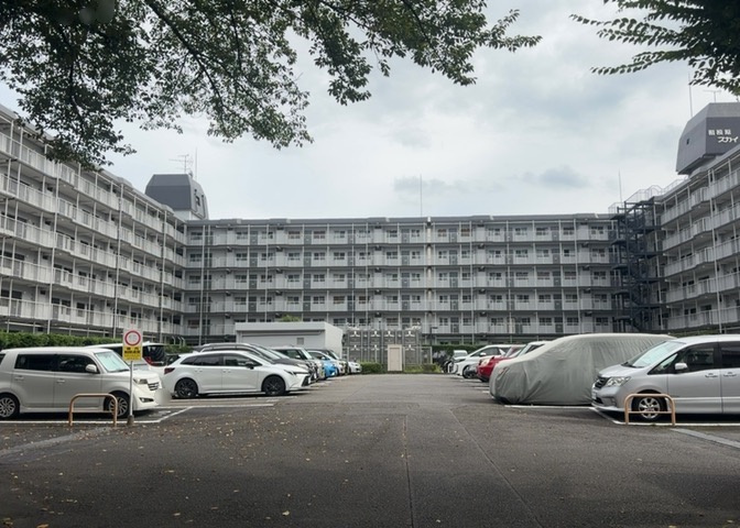 外観はマンション管理がされているかの目安になります。築年数が古いと、壁面は劣化してひび割れが生じることも！建物が古びていても細かいところが修繕されていると、きちんと管理されているなぁと感じるでしょう。