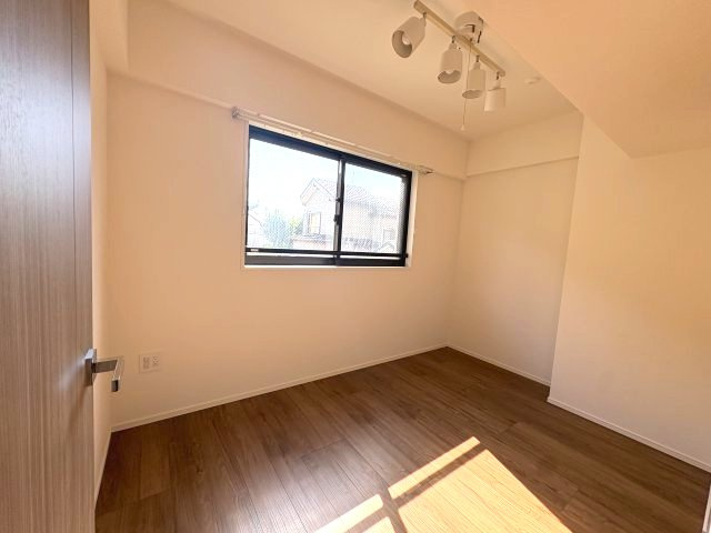 空室の状態の5.0畳洋室です。