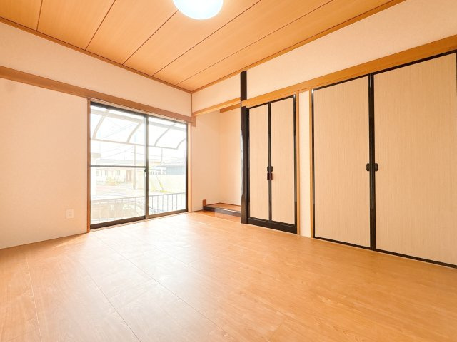 1Ｆ南西洋室になります♪南向きで日当たりも良好です♪