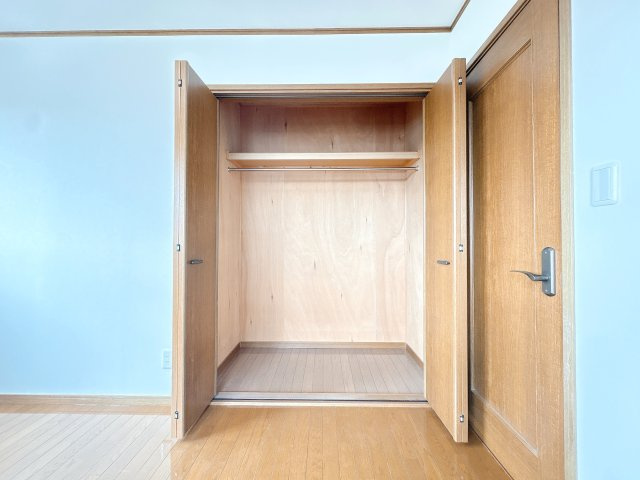 2Ｆ南西洋室の収納になります♪