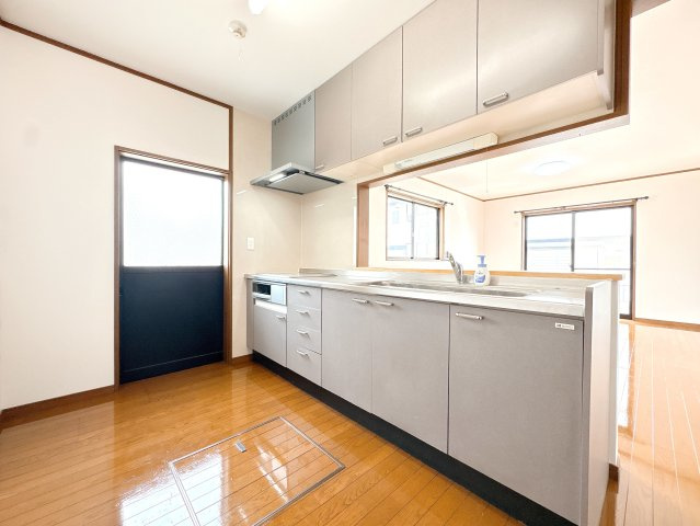 ＩＨクッキングヒーター付きのシステムキッチンになります♪ご家族と会話を楽しみながら料理することができます♪