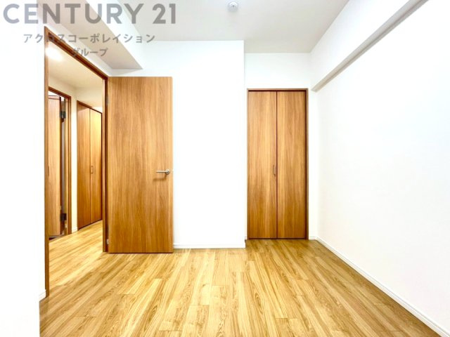 子供部屋…創造性や成長を促す遊びの空間を提供。学習や趣味に集中できる環境を整えます。個別のプライベートスペースは自己表現と自立心を育み、心地よい睡眠環境を整えリラックスできる場所を提供。