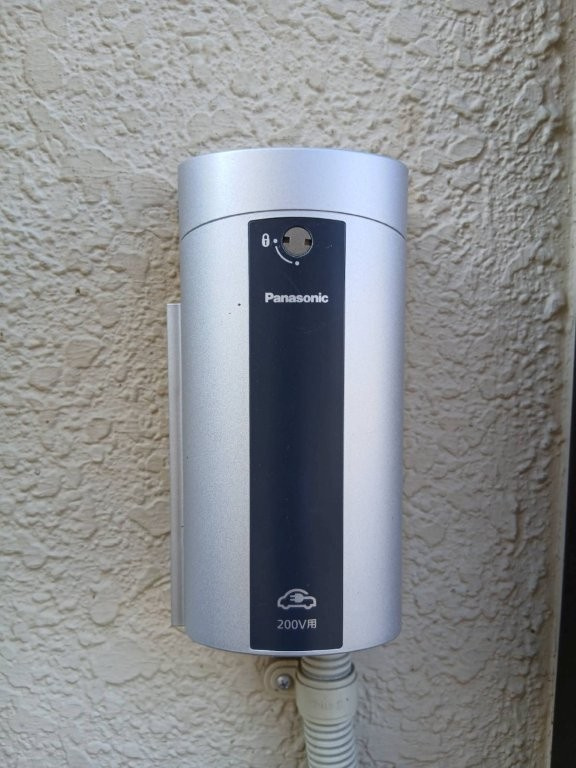 200Vの自動車用充電機器です。