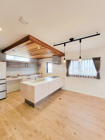 【建物プラン】　建物面積105.16？、建物価格1800万円（分譲地外）　＊＊＊　耐震に断熱、空気環境まで　こだわりの標準仕様