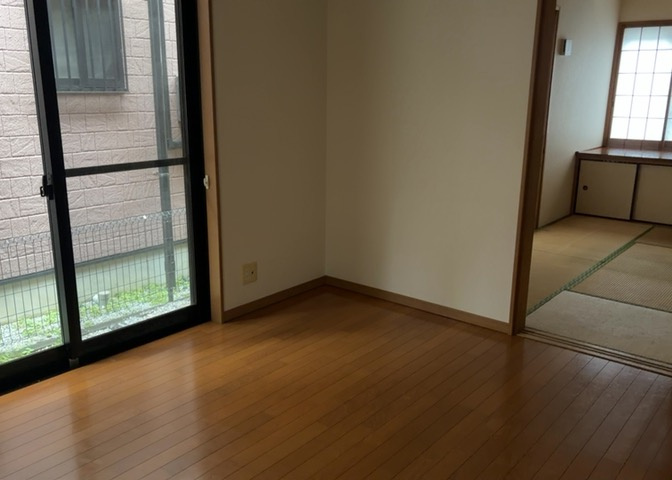 L型アイランドタイプは、キッチンからダイニングにもリビングにも目が行き届くので、とても使いやすい配置です。L字型独立タイプは、キッチンを独立させてるためLDKというよりもLDといった様なイメージです。