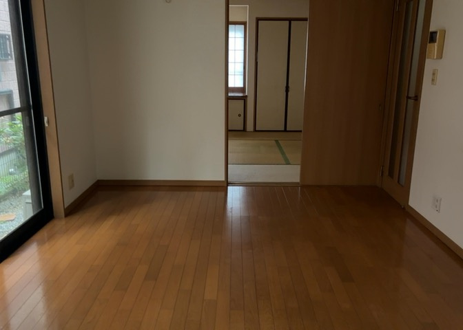 リビングの間取りの種類は大きくわけてリビングとダイニングが別になっているタイプ、リビングダイニング一体型です。どちらも一長一短ですので、家を選ぶ時はその両面をチェックして決めるようにしましょう。