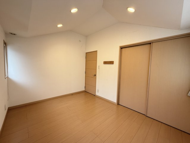 2階帖の洋室です。