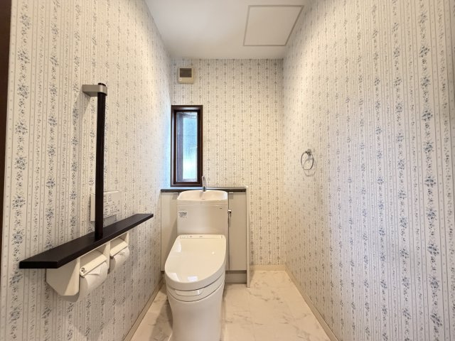 広さにゆとりのあるトイレです。