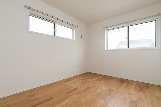 洋室6帖。収納方法によって、部屋の雰囲気をガラリと変えることができます。