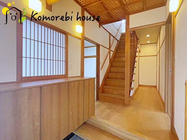 毎日通る玄関はこちらです