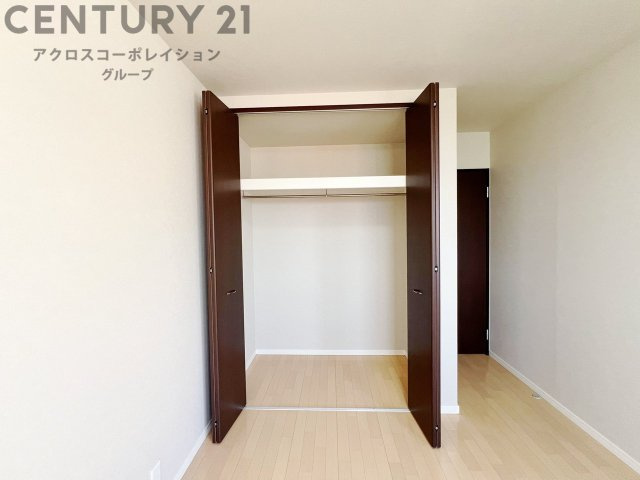衣類やアクセサリー、小物類の収納が便利で整理整頓がしやすく、部屋の美観を保ちつつ、スペースを最大限に活用できます。衣服のしわやダメージを防ぎ、長持ちさせることができます。