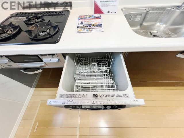手洗いに比べて時間や労力を節約できることです。また、高温のお湯で洗浄されるため、雑菌や細菌を殺菌する効果もあります。さらに、乾燥機能があるため、手で拭く手間も省け衛生的に保管できます。