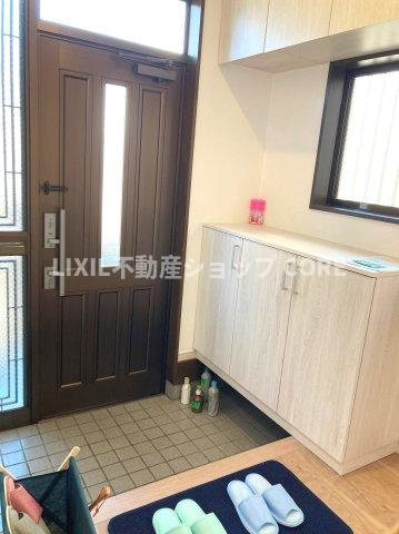 玄関ホールがスッキリ広々としていると帰る時も出ていく時も気持ちが良いものです！　