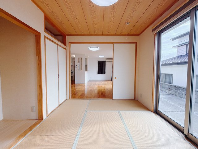 ■1階和室｜和室でしか味わえない畳ならではの香りや素材で和のやすらぎを感じてください♪休日はお子様とお昼寝するのにも最適です！